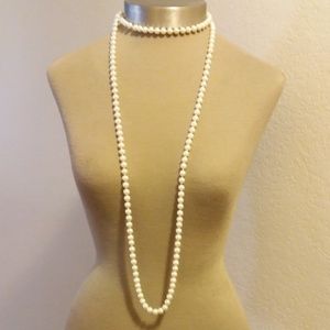 3/$15 CLOSET CLOSING CLASSIC WHITE PEARL NECKLACE